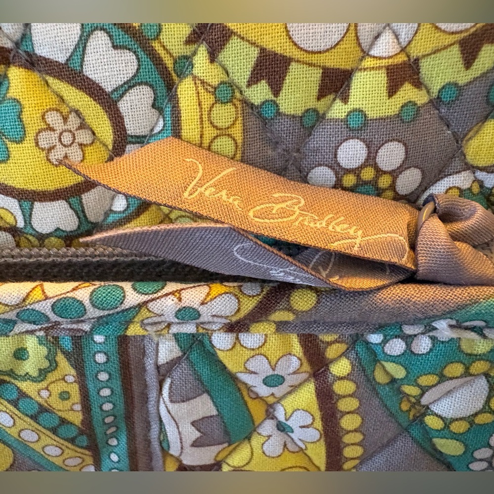 Retired print from Vera Bradley. Tablet quilted case with removable strap. - Picture 2 of 5